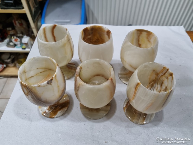 6 pieces of onyx glass