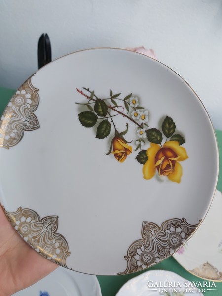 Gyönyörű 11 db Süteményes sütis tányér Bavaria német és Zsolnay sárgarózsás virágos rózsás nárciszos