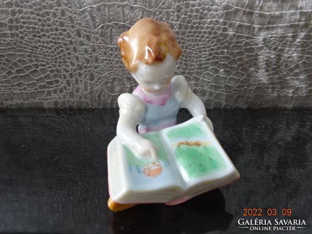 Herendi porcelán figura, mesét olvasó kislány, magassága 7,5 cm. Vanneki! Jókai.