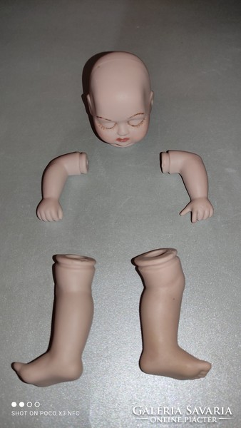 Porcelán jelzett baba fej és végtagok