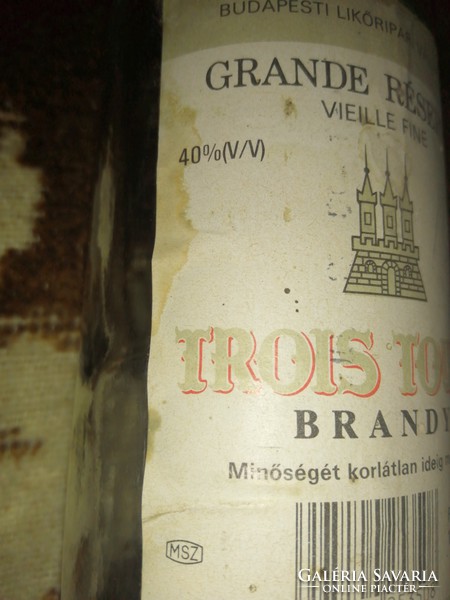 Budapesti likőripari vállalat! 'TROIS TOURS BRANDY 0.5l üveg palack!