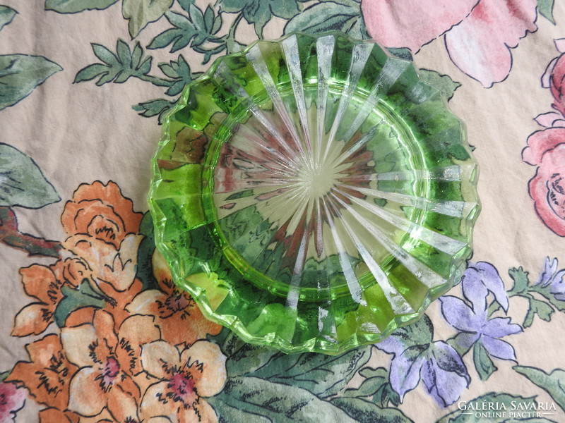Zöld csiszolt üveg hamutál