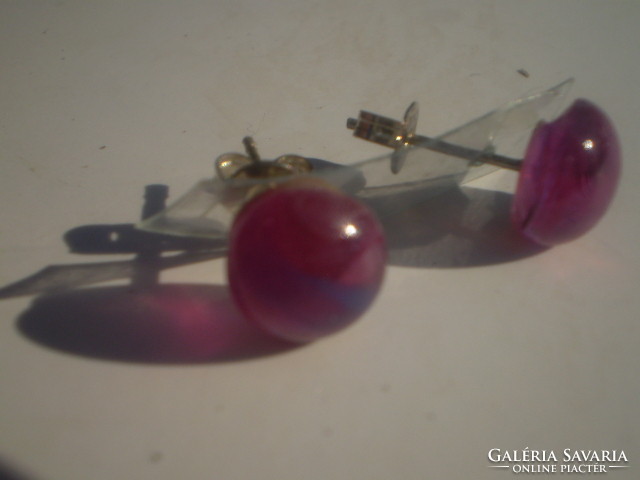 Glass melted mauve pin earrings in regular shape