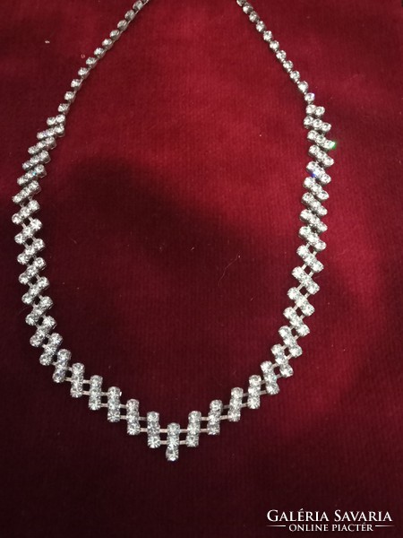 Fabulous-shaped labeled new round rhinestone bijou brigitte necklace