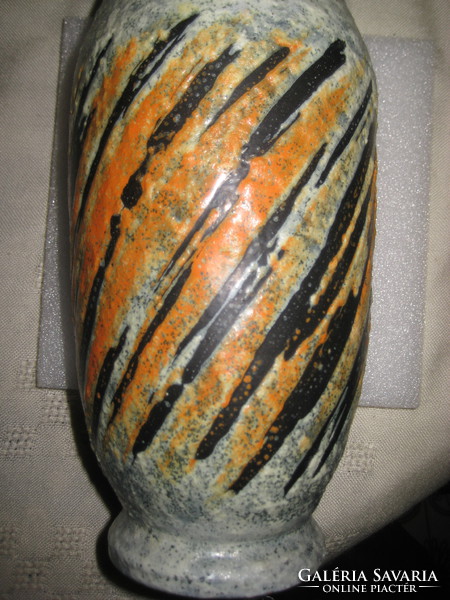 GORKA LÍVIA    váza   zsűrizett  , 13 x 30 cm
