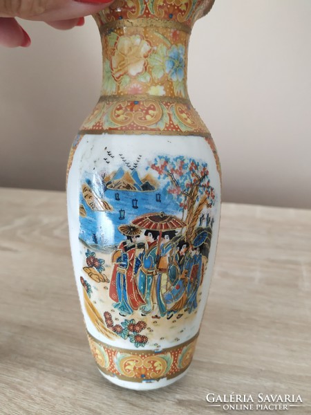 Porcelain vase for sale Beautiful hand-painted vase decorated with gold for sale!