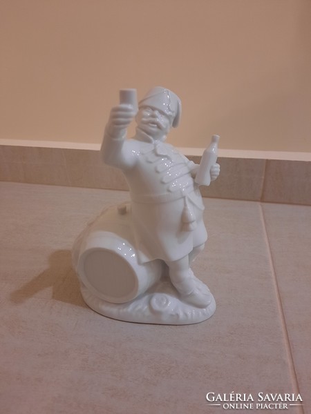 Fehér Herendi porcelán borivó figura