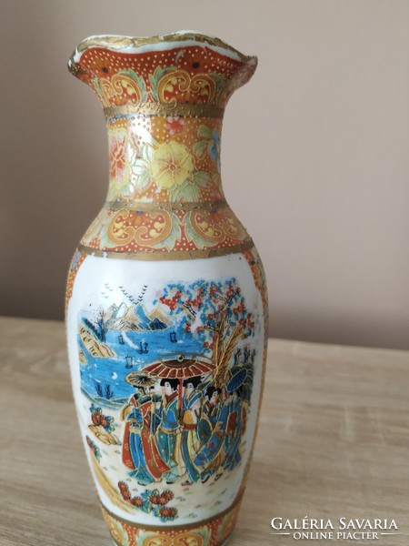 Porcelain vase for sale Beautiful hand-painted vase decorated with gold for sale!