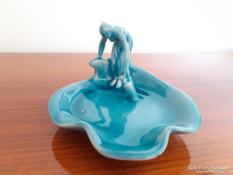 Régi Zsolnay porcelán kék alapmázas vízmerítő korsós lány