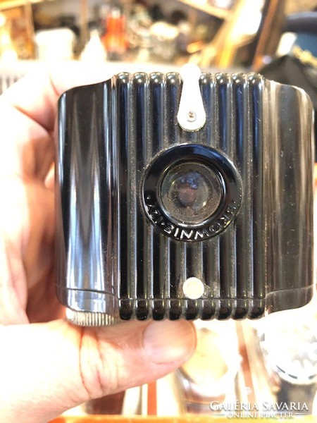 Brownie Kodak régi fényképezőgép az 50-es évekből, tokjával.