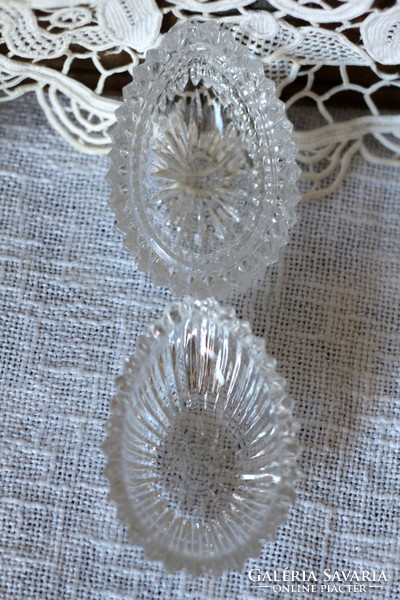 Flawless glass egg, jewelry holder