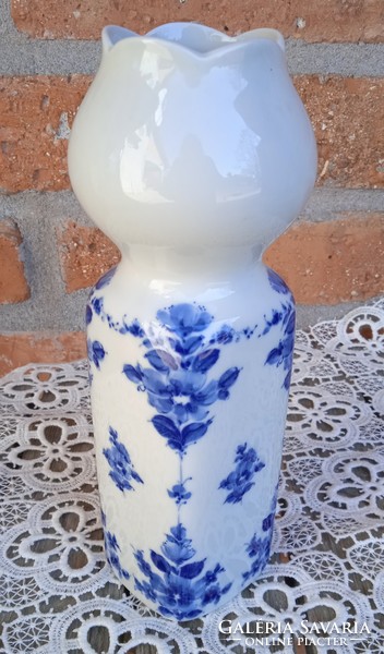 Kék virágos váza
