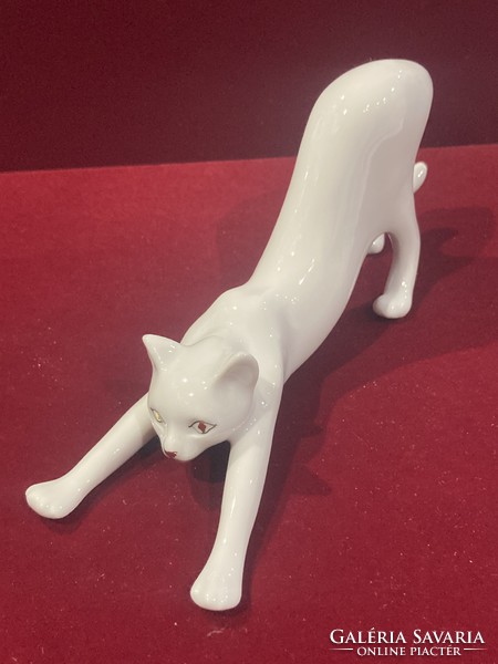 Hollóházi porcelán fehér arany nyújtózó cica