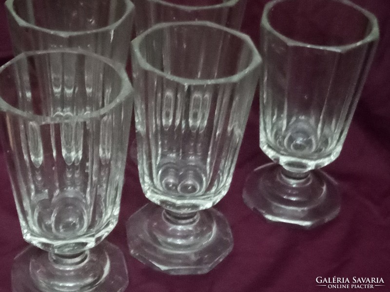 6 darab hámozott biedermeier talpas pohár a 19. század elejéről