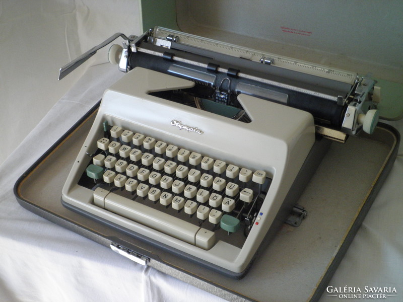 Vintage olympics sm9 de luxe bag typewriter