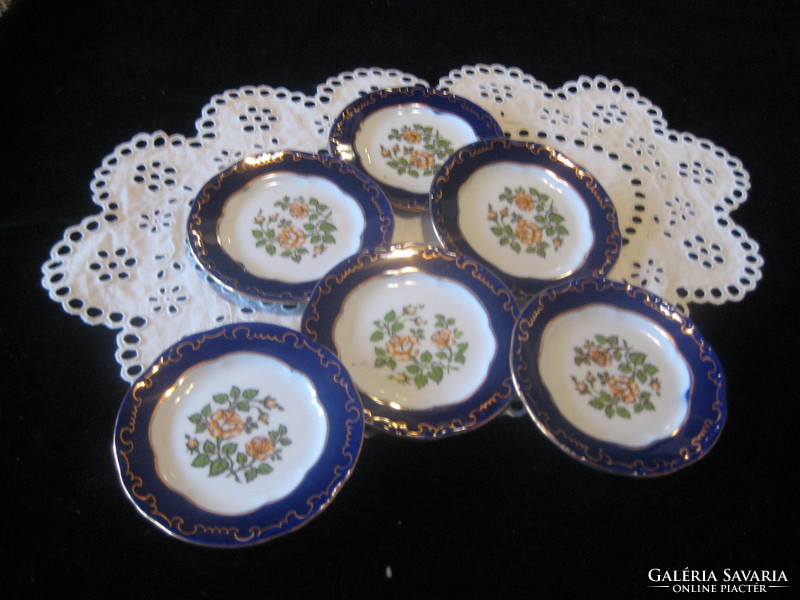 Zsolnay, dessert plates / there are five of them / i. O. Nicely feathered 8.5 cm