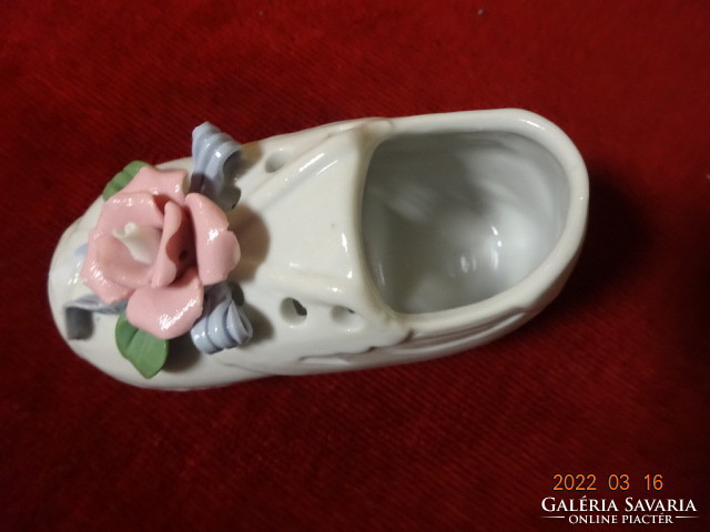 Német porcelán tornacipő rózsa mintával, hossza 10 cm. Vanneki! Jókai.
