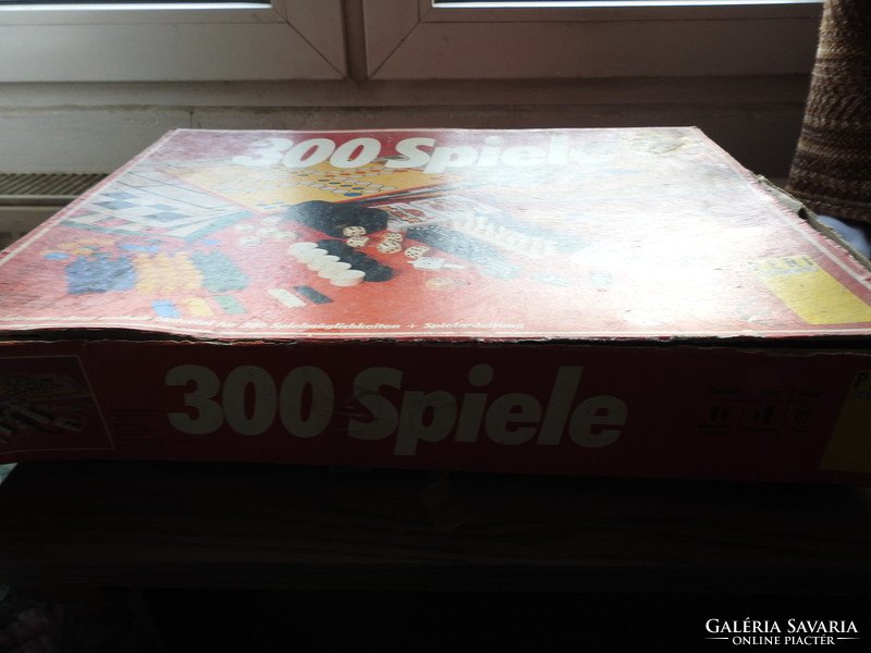 300 Spiele with 8 game boards