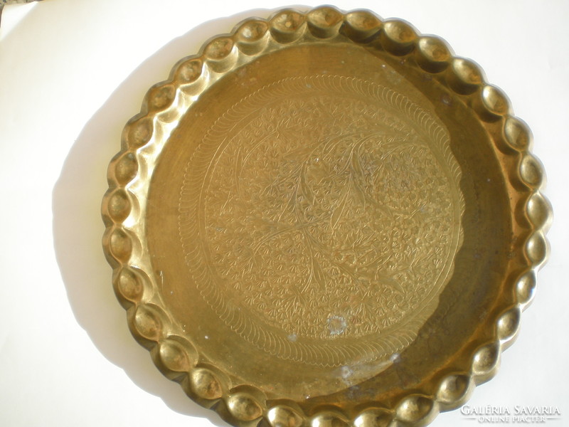 Large brass tray. 38 cm diameter, beautiful goldsmith's work.