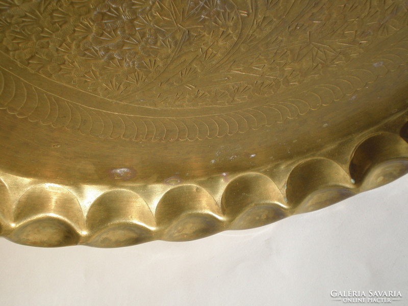 Large brass tray. 38 cm diameter, beautiful goldsmith's work.