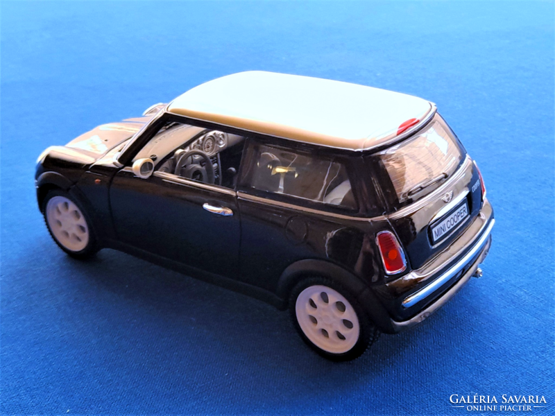 Mini cooper 2001 (1:24 ratio model) toy car