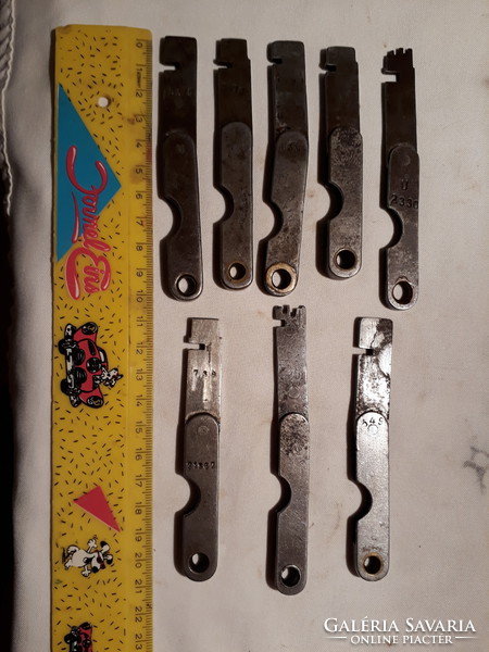8 old safe keys (safe, safe)