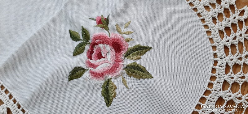 Embroidered rose pattern runner, tablecloth 90 x 40 cm.