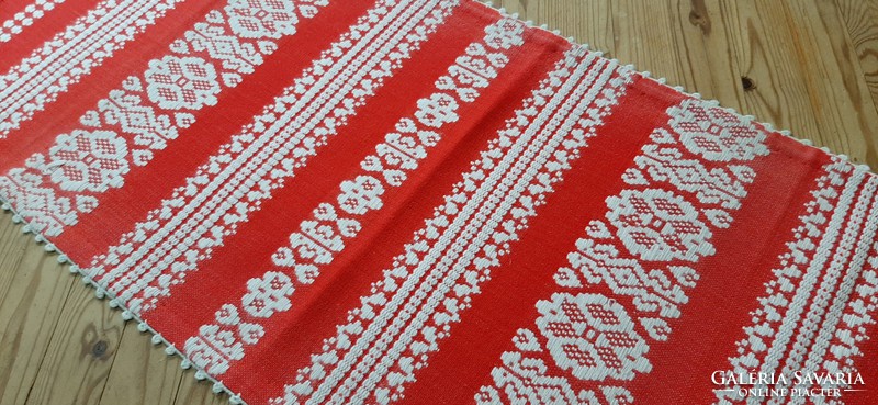 Retro woven red tablecloth, running 107 x 35 cm.