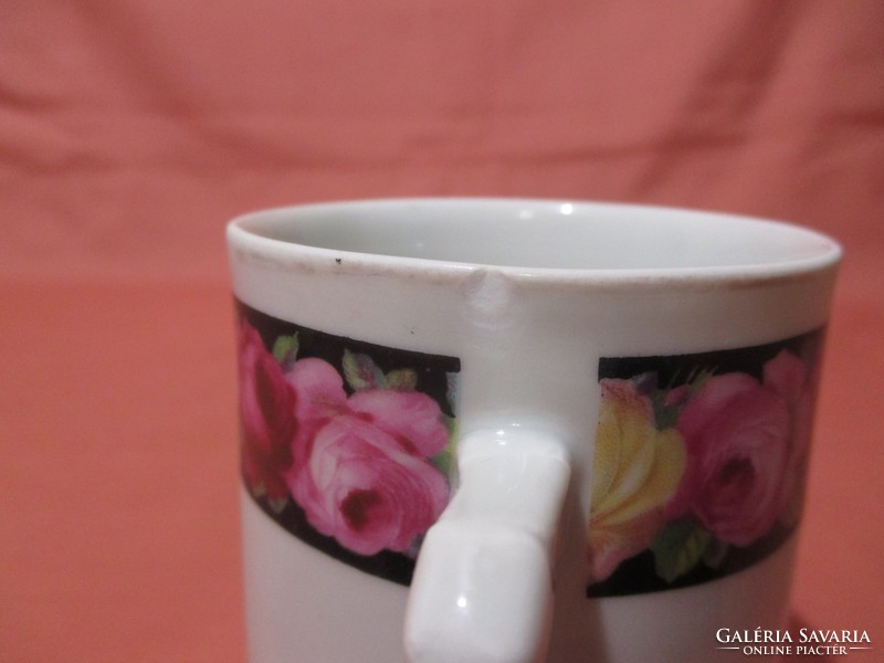 Mug with rose garland and cup