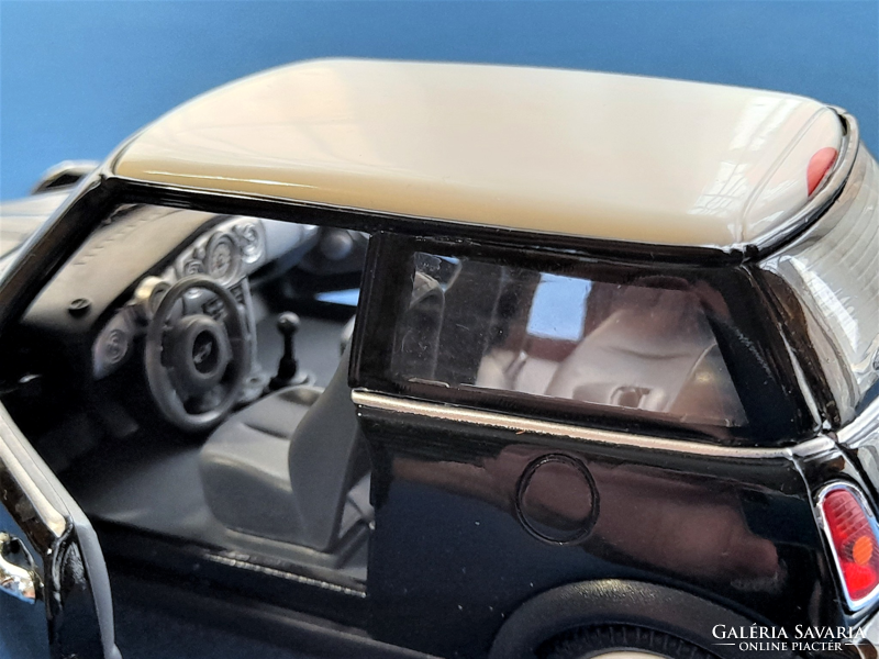 Mini cooper 2001 (1:24 ratio model) toy car