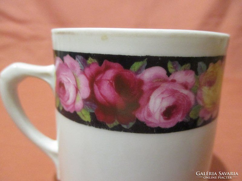 Mug with rose garland and cup