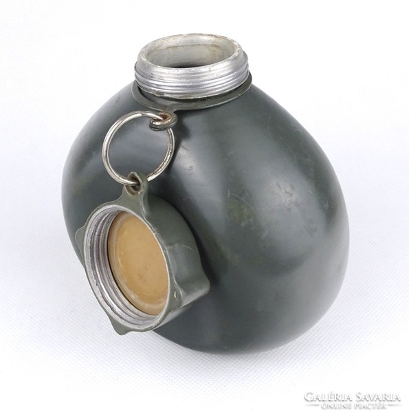 1I171 old green military aluminum water bottle