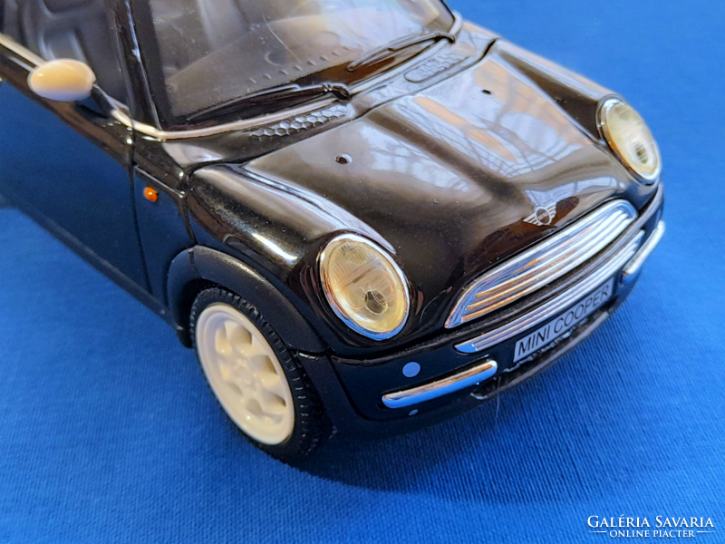Mini Cooper 2001 (1:24 arányú modell) játék autó