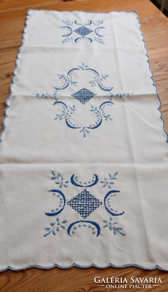 Embroidered cotton tablecloth, needlework 82 x 36 cm.