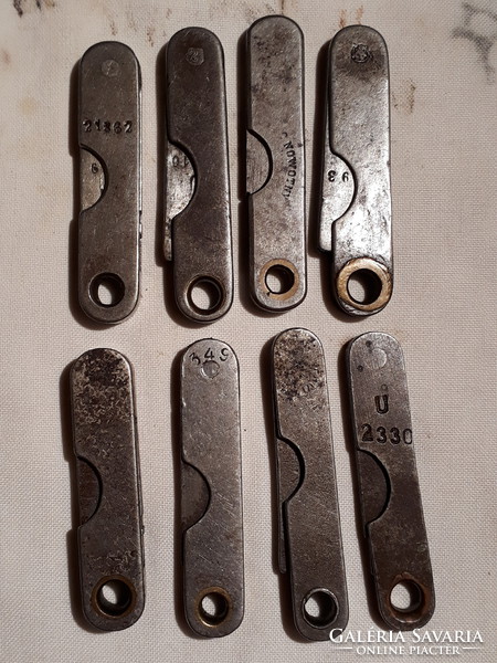 8 old safe keys (safe, safe)