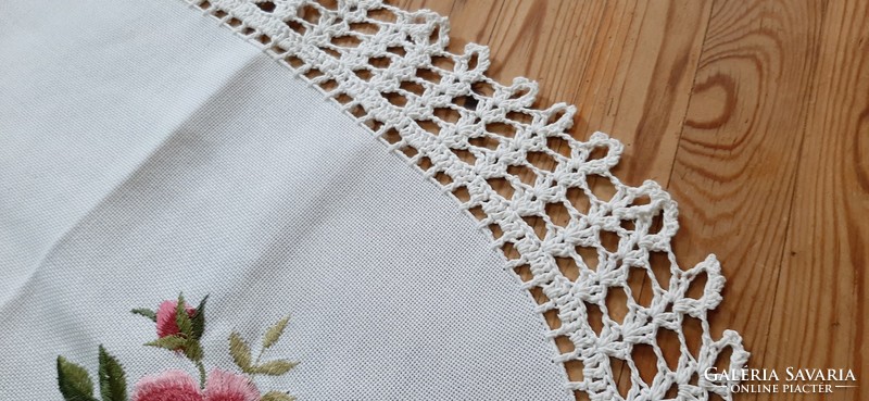 Embroidered rose pattern runner, tablecloth 90 x 40 cm.