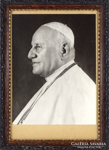 1I031 XXIII. János szentté avatott pápa keretezett fotográfia 32.5 x 23.5 cm