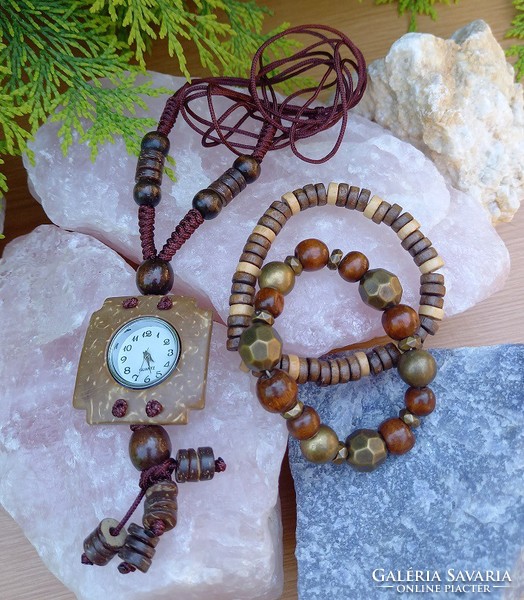 Very flashy new set - quartz necklace with battery and matching bracelets