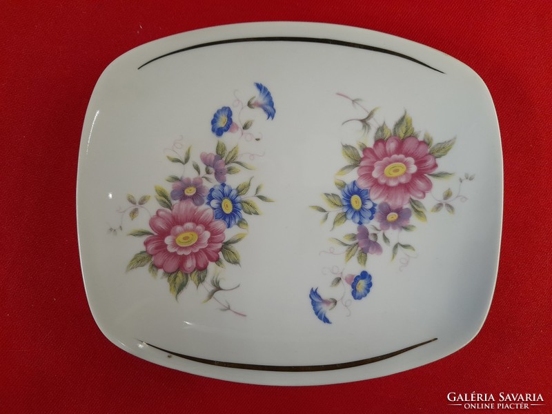 Raven's house with flower bowl, serving.