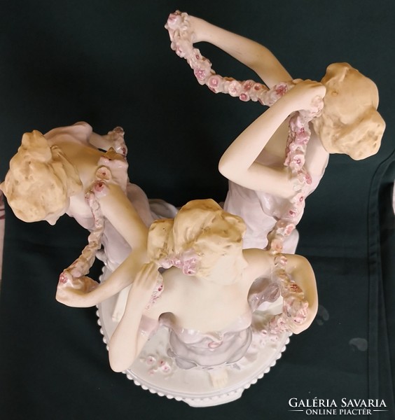 DT/031 - Vienna Faience Schauer - Rudolf Podany – Lányok tánca a füzérrel (szoborcsoport)