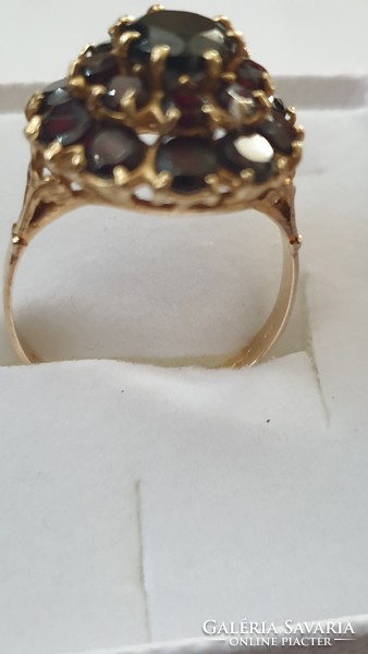 Beautiful 14k garnet stone ring 4g