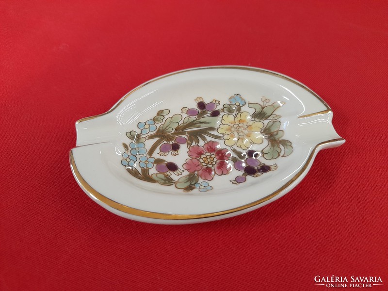 Ashtray with Zsolnay flower pattern.