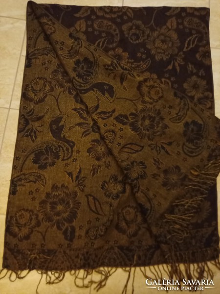 Large double-sided scarf