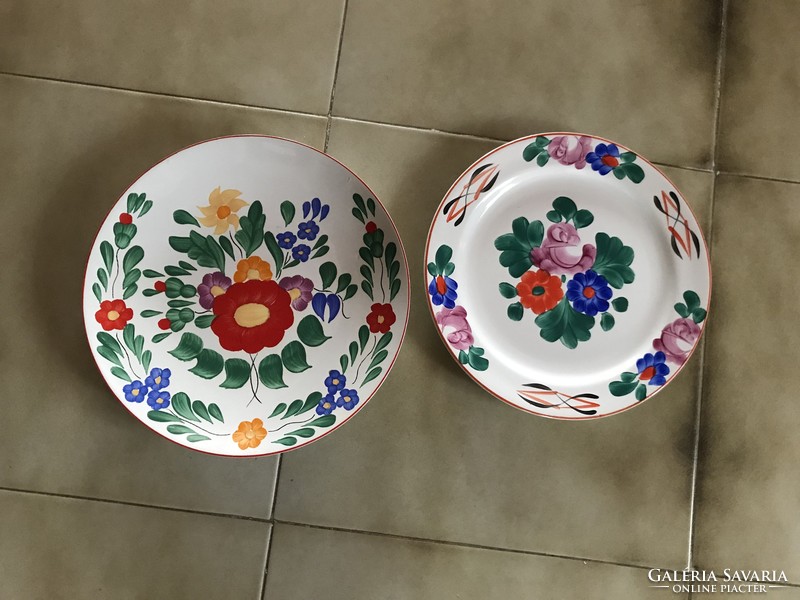 2 hand-painted ceramic wall bowls with folk Hungarian motifs