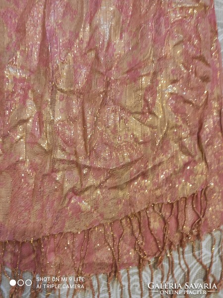 Viscose scarf woven with shiny metal fibers