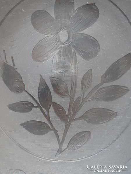 Coral flower motif on black sword ceramic wall plate