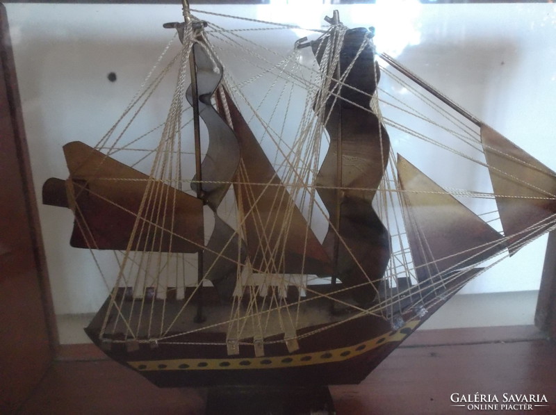 Ship - model - wood - 30 x 17 x 8.5 cm - in glass display case - old - handmade - Mauritian - flawless