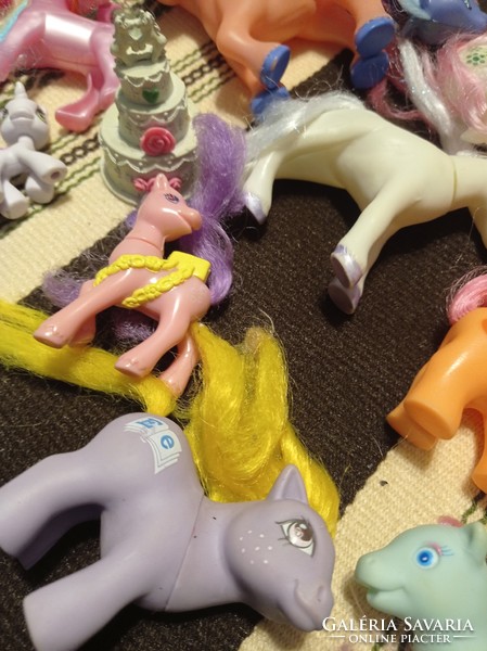 28 pcs pony horse collection plus a couple of accessories