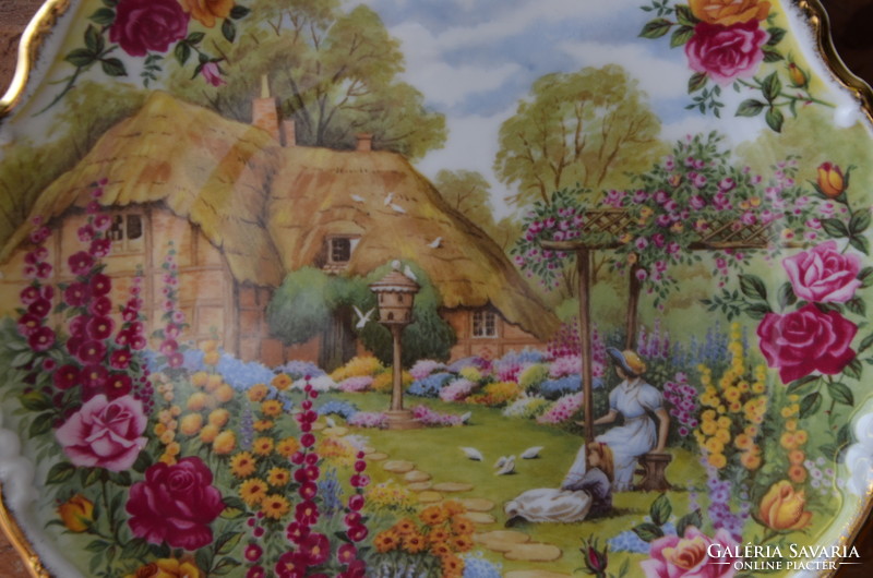 Hibátlan Royal Albert fali tányér (Tranquil Garden dekor az Od Country Roses sorozatból)