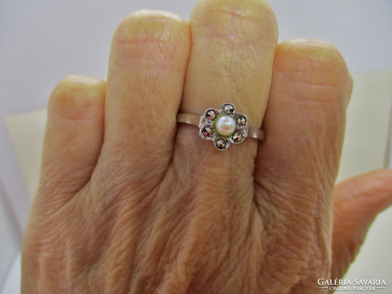 Gyönyörű margaréta  ezüstgyűrű valódi gyöngy és markazit